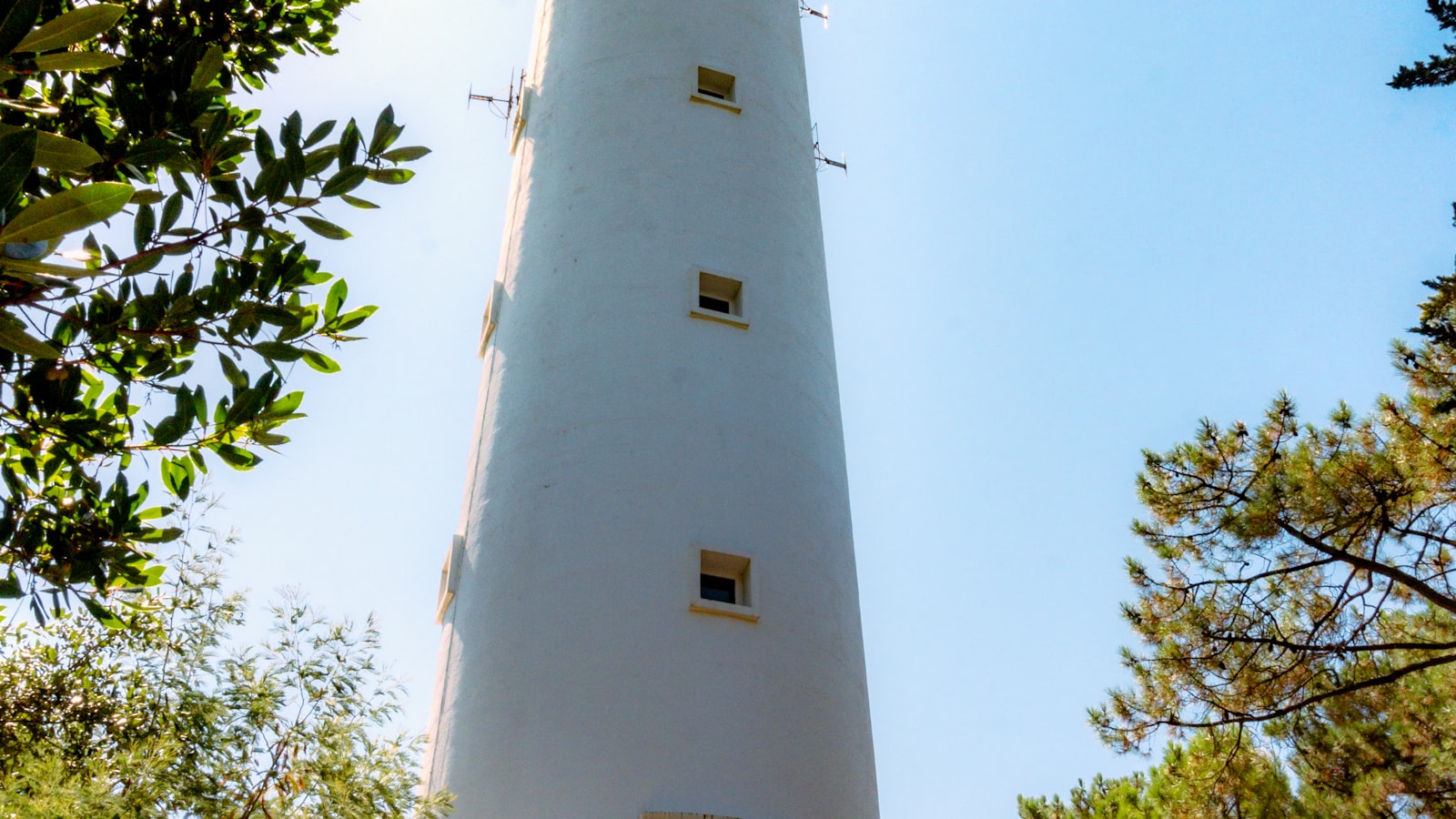 Phare du Cap Ferret sur la presqu'île du Bassin d'Arcachon, destination de chauffeur privé VTC depuis Bordeaux